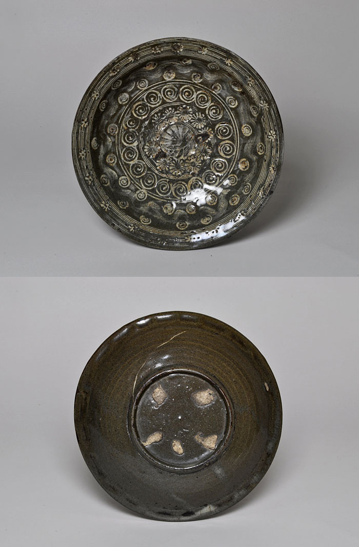 希少　江戸初期　古八代象嵌花文　平鉢　菓子皿 古美術 肥後 - 古八代<br>象嵌花文 平鉢 | 古美術品専門サイト