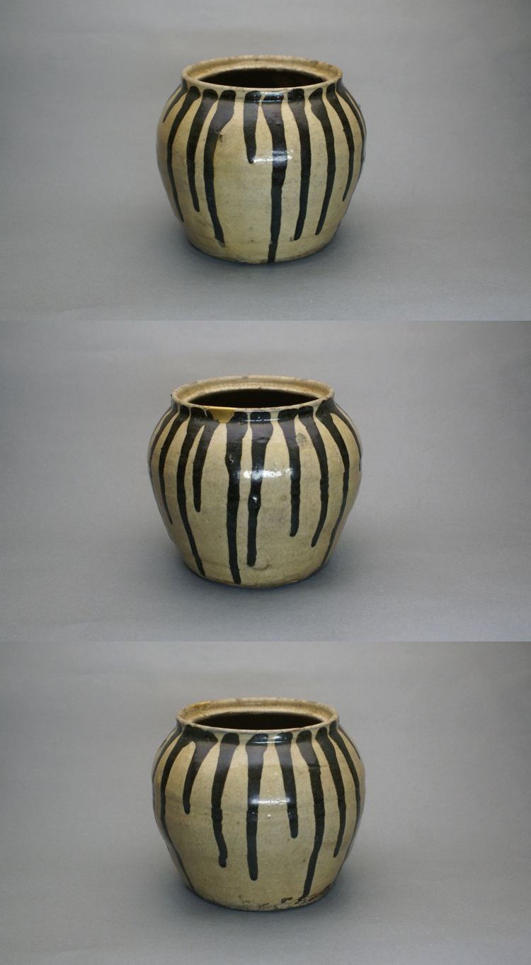 白丹波鉄釉流釉壺蓋付き [B28269] 九州国立博物館 | 収蔵品データベース | 白釉有蓋壺