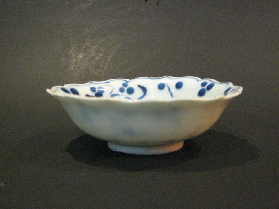 原古美術店 - 古染付海老紋小皿 | 古美術品専門サイト fufufufu.com