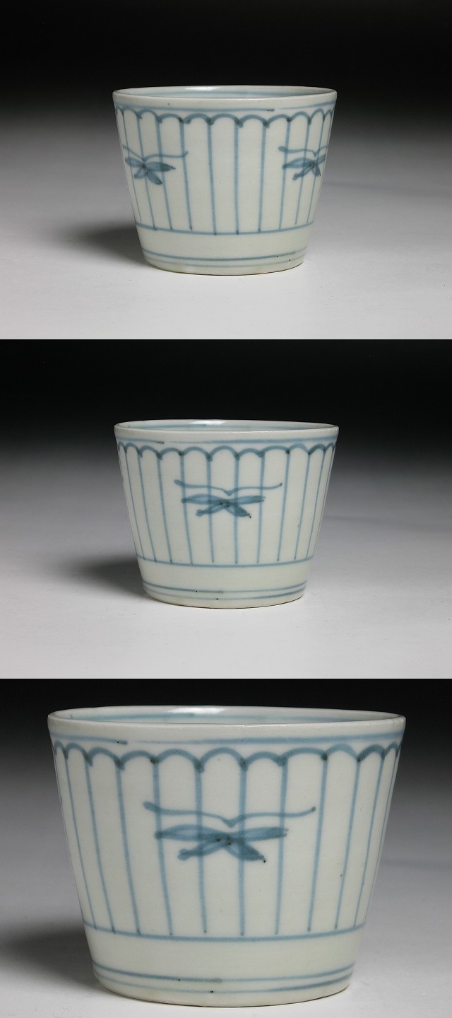 古美術 三樹 - 古伊万里 格子蝶文蕎麦猪口 | 古美術品専門サイト