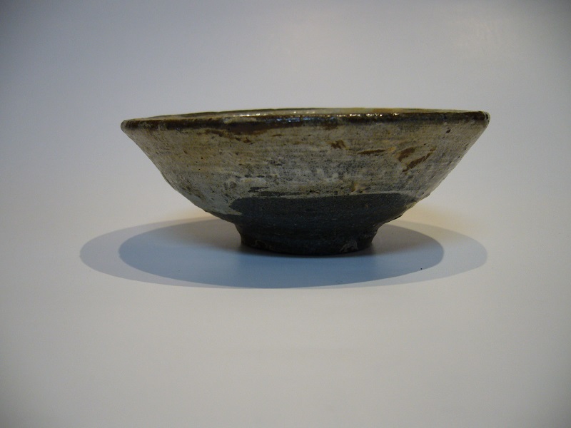 古美術 藤島 - 李朝刷毛目平盃 | 古美術品専門サイト fufufufu.com