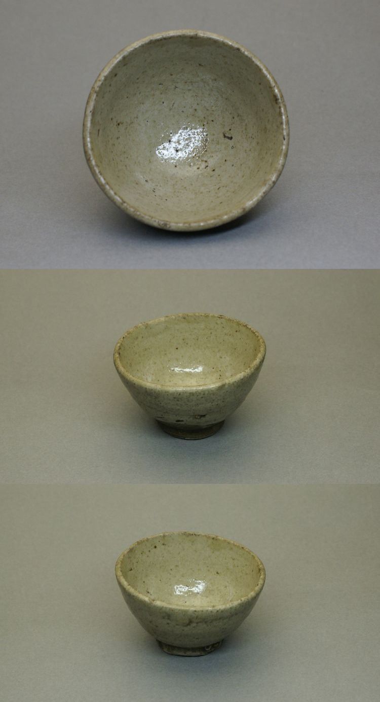 東中野 - 瀬戸 灰釉 盃 | 古美術品専門サイト fufufufu.com