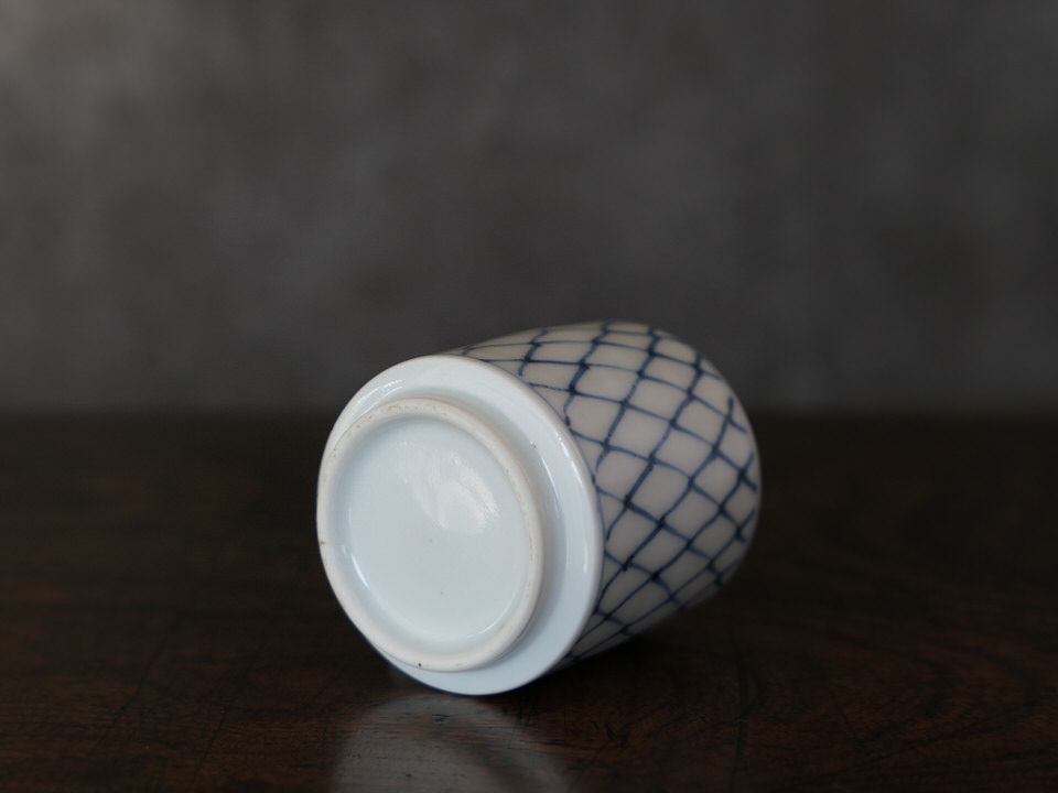 古伊万里　網目覗き猪口 古美術 三樹 - 古伊万里 網目文覗き猪口 | 古美術品専門サイト
