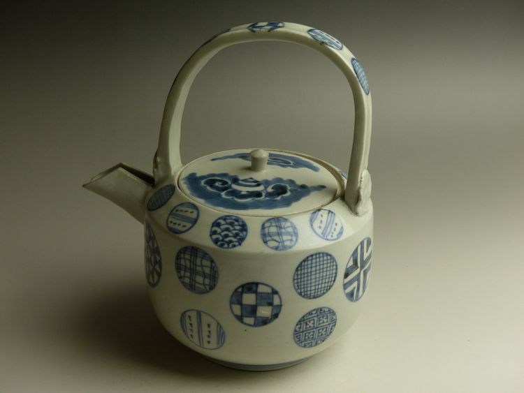 古美術 猫 - 伊万里染付丸紋酒注 | 古美術品専門サイト fufufufu.com