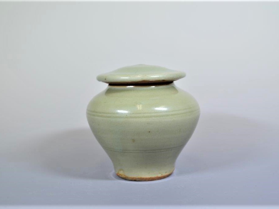 大熊美術 - 青磁蓋付小壺 | 古美術品専門サイト fufufufu.com