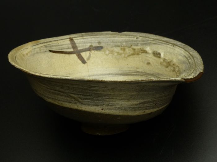 古美術 猫 - 鶏竜山刷毛目茶碗 | 古美術品専門サイト fufufufu.com