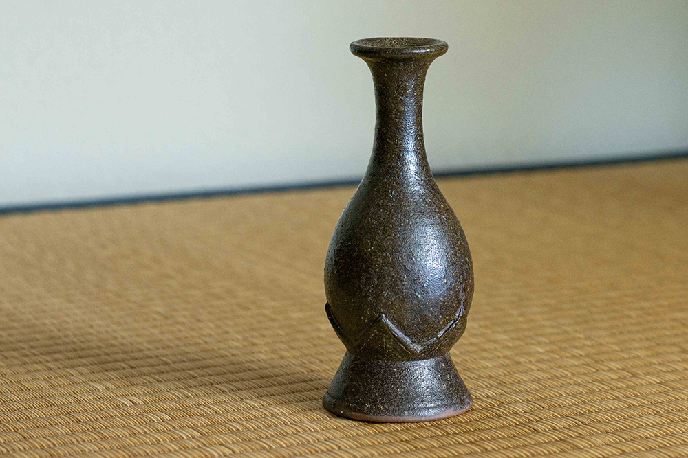 昭和レトロ　石樽　石カメ　樽　カメ　骨董カメ　陸軍　古樽　古カメ 古美術 観宝堂 - 八重山焼蓮座文瓶子 | 古美術品専門サイト fufufufu.com