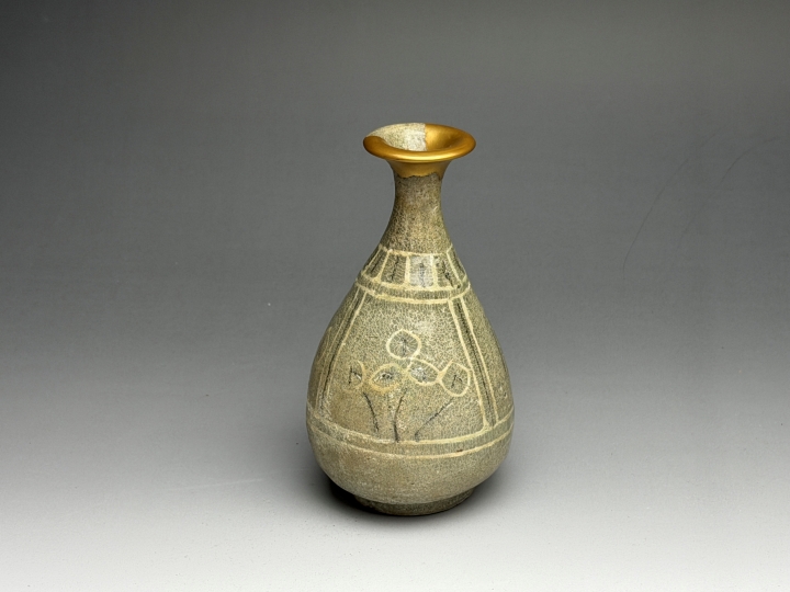 青磁象嵌　花入 古美術 猫 - 青磁象嵌花柳文徳利 | 古美術品専門サイト fufufufu.com